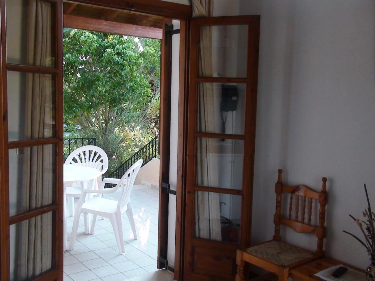 Baha-Ammes Apartment Svoronata Bagian luar foto